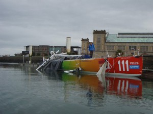 Le bateau dématé de C.Bulllens     photo Eco 60