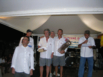 Régis Guillemot entouré de son équipage @A.Cassim