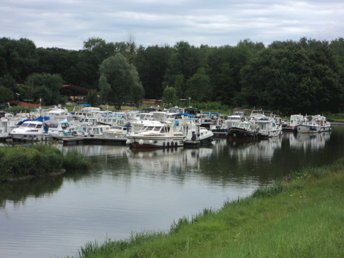 Penichette au Port de Savoyeux - Rives de Saône Photo A.Cassim