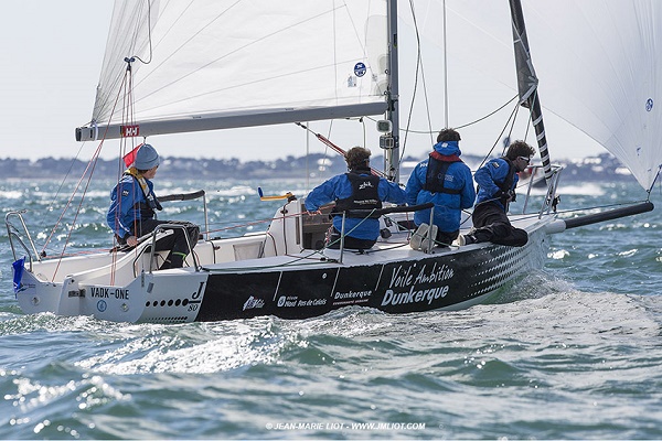 La trintié sur mer le 5 Avril 2015. Spi Ouest France Intermarché 2015. Photo © Jean-Marie LIOT